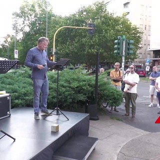 Memoria: con un monologo civile a Piazzale Loreto la cittadinanza inciampa nel ricordo Memoria: con un monologo civile a Piazzale Loreto la cittadinanza inciampa nel ricordo