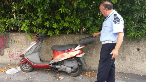 Imperia: a seguito di accertamenti dovuti, rimossi 28 motocicli dalla Polizia Municipale