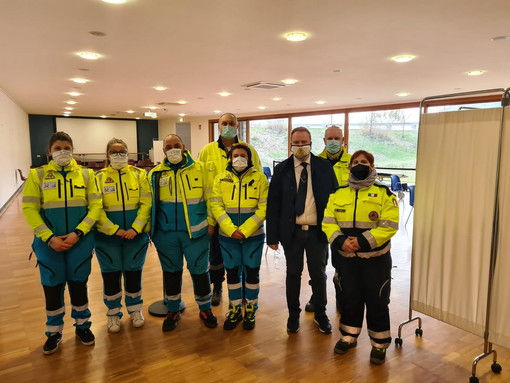 Camporosso: per le vaccinazioni anche una delegazione della Croce Azzurra di Vallecrosia in aiuto allo staff della Asl