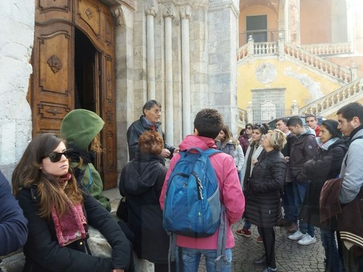 Ventimiglia: delegazione degli studenti di Tecnica del Restauro e Conservazione dell' Università di Roma, in visita nel centro storico Ventimiglia: delegazione degli studenti di Tecnica del Restauro e Conservazione dell' Università di Roma, in visita nel centro storico