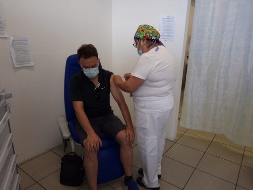Coronavirus: il 73% dei liguri ha ricevuto la prima dose del vaccino, il tasso di incidenza più alto è nell'imperiese Coronavirus: il 73% dei liguri ha ricevuto la prima dose del vaccino, il tasso di incidenza più alto è nell'imperiese