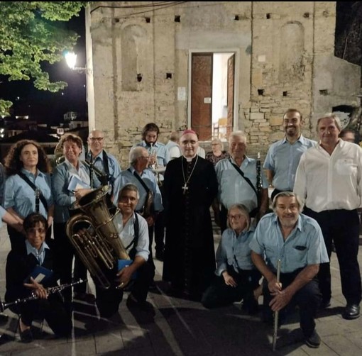Pontedassio: visita pastorale del Vescovo Guglielmo Borghetti a Villa Guardia in occasione della festa di N. S. della Neve (foto) Pontedassio: visita pastorale del Vescovo Guglielmo Borghetti a Villa Guardia in occasione della festa di N. S. della Neve (foto)