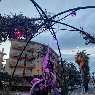 Bordighera: per la Giornata Internazionale dell’Epilessia illuminate di viola la fontana delle Sirene e la fontana 'Dave, coda di capodoglio' Bordighera: per la Giornata Internazionale dell’Epilessia illuminate di viola la fontana delle Sirene e la fontana 'Dave, coda di capodoglio'