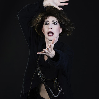 Veronica Pivetti chiude la stagione di prosa del Teatro Golzi di Bordighera  con “L'inferiorità mentale della donna”