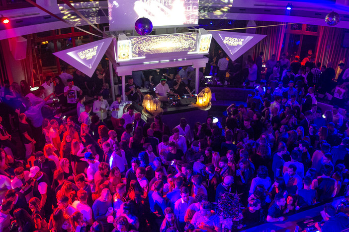 Sanremo: l'eleganza del Victory e l'atmosfera delle serate estive del Bay in un evento speciale il 19 dicembre Sanremo: l'eleganza del Victory e l'atmosfera delle serate estive del Bay in un evento speciale il 19 dicembre