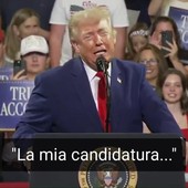 Trump e lo scherzo al comizio: "Annuncio la mia candidatura..." Trump e lo scherzo al comizio: "Annuncio la mia candidatura..."