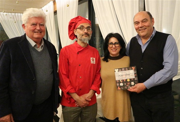 Sanremo- Villaggio dei Fiori: applausi per lo chef Mendolicchio e il suo menu "cioccolatoso"