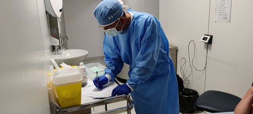 Imperia, altri 23 sanitari 'no vax' sospesi dall'Asl 1: in tutto sono 84 gli operatori a casa e senza stipendio