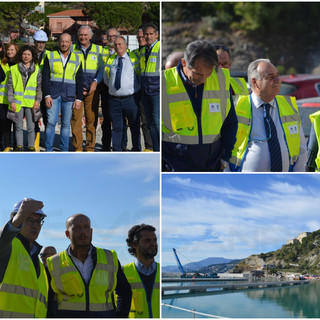 Ventimiglia: consiglieri di maggioranza e opposizione in visita a ‘Cala del Forte’, Cornacchia “La potenzialità di questo porto è la città stessa” (Foto e Video) Ventimiglia: consiglieri di maggioranza e opposizione in visita a ‘Cala del Forte’, Cornacchia “La potenzialità di questo porto è la città stessa” (Foto e Video)