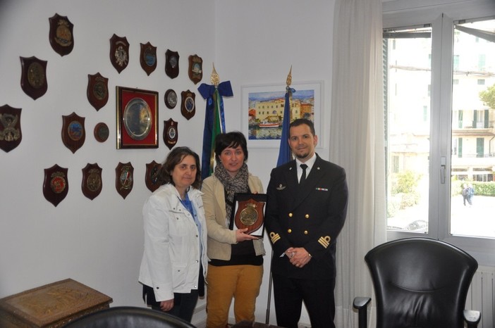 I bambini della Comunità Educativa di Padre Semeria di Coldirodi in visita alla Guardia Costiera di Sanremo