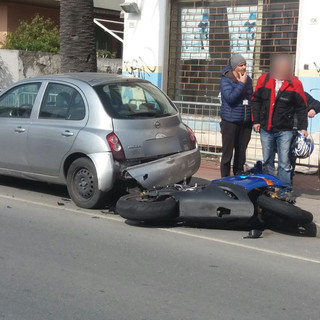 Bordighera: agente della Polizia Municipale investito da una moto caduta a terra