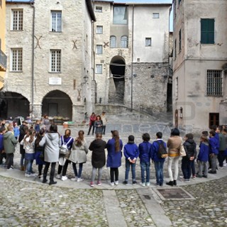 Visita a Triora per una scuola di Bordighera: l'assessore Oliva "Una bellissima occasione di condivisione per far conoscere storia e cultura del nostro territorio"