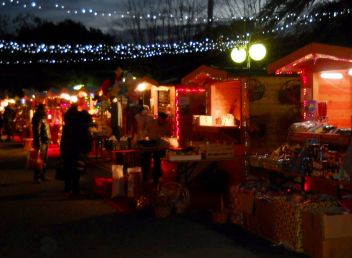 Bordighera: pista di pattinaggio e villaggio di Natale in piazza della Stazione, il comune avvia una manifestazione d’interesse