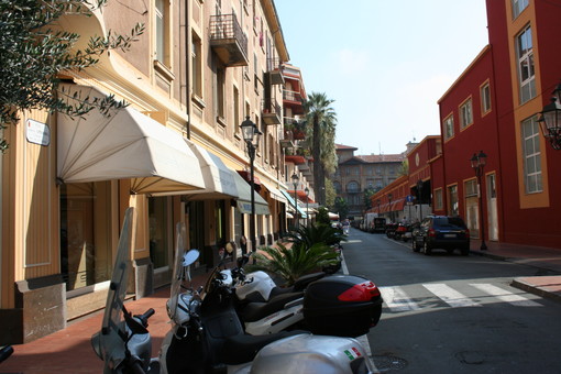 Ventimiglia: il consiglio comunale dice si alla pedonalizzazione di via Aprosio Ventimiglia: il consiglio comunale dice si alla pedonalizzazione di via Aprosio