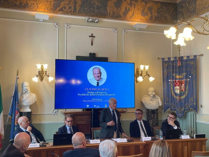 Arte Imperia celebra dieci anni di attività: presentato il volume su case, comunità e rigenerazione urbana (Video) Arte Imperia celebra dieci anni di attività: presentato il volume su case, comunità e rigenerazione urbana (Video)