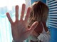 Sanremo: 50enne tenta di strangolare la convivente, arrestato dopo anni di maltrattamenti alla donna ed al figlio