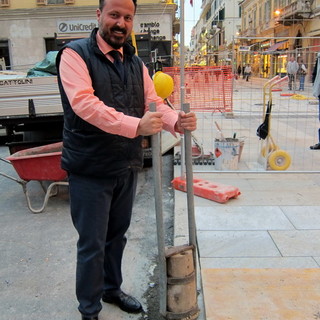 Sanremo: posata l'ultima pietra dei lavori di pavimentazione del secondo tratto di via Matteotti Sanremo: posata l'ultima pietra dei lavori di pavimentazione del secondo tratto di via Matteotti
