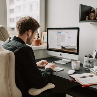 Licenze software online: guida sicura all'acquisto certificato