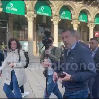 Guerriglia Milano, Salvini in Duomo per ringraziare forze dell'ordine Guerriglia Milano, Salvini in Duomo per ringraziare forze dell'ordine