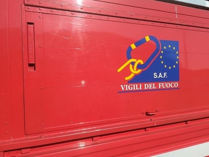 Sanremo: pompieri... "Siete voi i veri Vip!", il tributo dei fans fuori dall'Ariston ai Vigili del Fuoco Sanremo: pompieri... "Siete voi i veri Vip!", il tributo dei fans fuori dall'Ariston ai Vigili del Fuoco