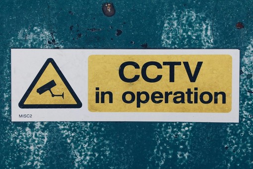 Sicurezza nei supermercati: telecamere per evitare i furti Sicurezza nei supermercati: telecamere per evitare i furti