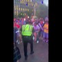 Lo show del poliziotto 'fuoriclasse' ai Mondiali, tifosi in delirio Lo show del poliziotto 'fuoriclasse' ai Mondiali, tifosi in delirio