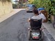 Sanremo: rischio per un ragazzo non deambulante per auto parcheggiate in divieto, la segnalazione di un lettore