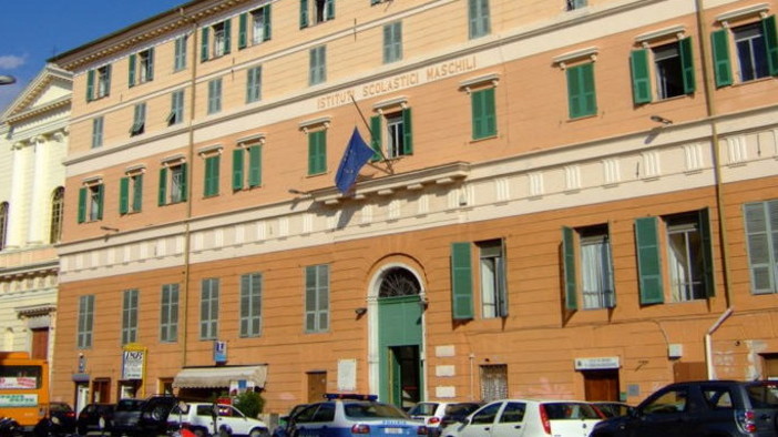 Imperia: le ricerche dei 'RIS' a scuola grazie ad un laboratorio didattico