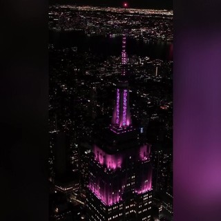 L'Empire State Building diventa rosa per Dolly Parton, l'omaggio a New York