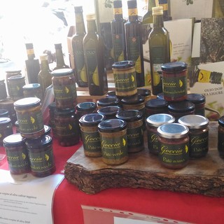 Imperia: le coop Goccia e L'Ancora presenti fino a domenica ai mercatini di Natale Imperia: le coop Goccia e L'Ancora presenti fino a domenica ai mercatini di Natale