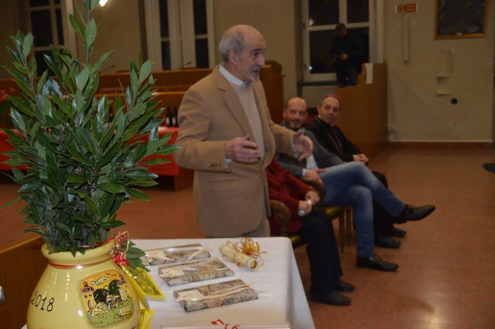 Ventimiglia: in Comune il tradizionale appuntamento con la consegna “Stréna de Deinà” Ventimiglia: in Comune il tradizionale appuntamento con la consegna “Stréna de Deinà”