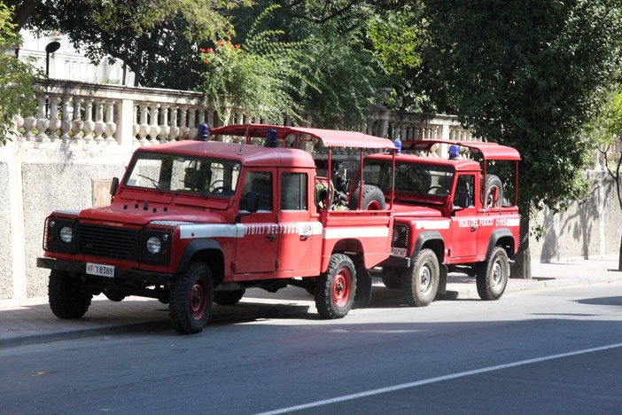 Cervo: ragazza si ferisce sugli scogli, mobilitazione di soccorsi e trasferimento in ospedale
