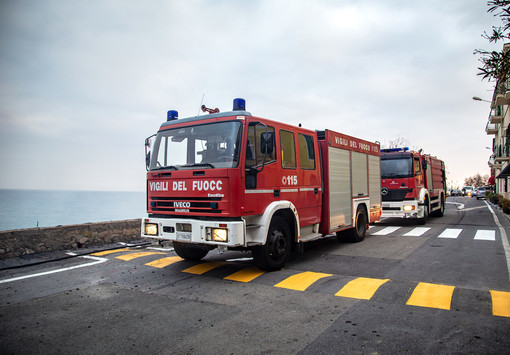 Molti interventi dei Vigili del Fuoco per il maltempo: allagamenti a Ventimiglia e intonaci su un passante ad Imperia
