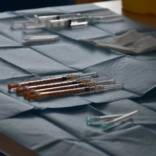 Proseguono le vaccinazioni in Asl 1: terminato il personale dell'ospedale 'Borea' domani tocca al Saint Charles
