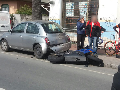 Bordighera: agente della Polizia Municipale investito da una moto caduta a terra
