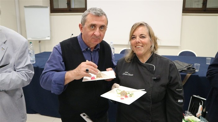 La videoricetta con i fiori della chef Paola Chiolini della Balena Bianca di Vallecrosia