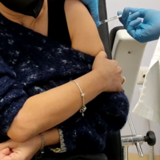 Vaccino anti covid: da venerdì nuovi orari per i tre centri della provincia di Imperia