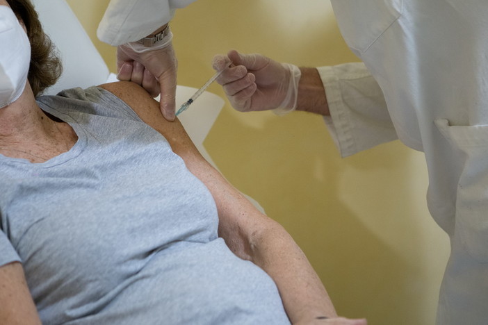 Vaccino anti-covid: da giovedì anche in provincia di Imperia al via le prenotazioni per gli operatori scolastici Vaccino anti-covid: da giovedì anche in provincia di Imperia al via le prenotazioni per gli operatori scolastici