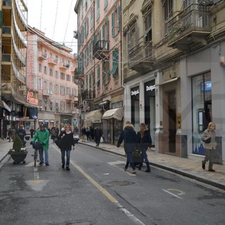 Bilanci di fine anno: il commercio in provincia ha tenuto, ma si innesca la discussione sui saldi vicini al Natale