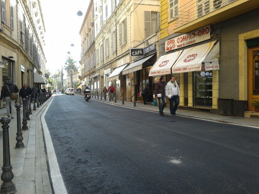 Sanremo: asfalti rovinati dalle piogge degli ultimi giorni in tutta la città, buche anche nei lavori appena fatti Sanremo: asfalti rovinati dalle piogge degli ultimi giorni in tutta la città, buche anche nei lavori appena fatti
