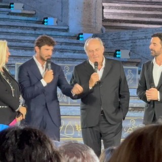 Premio Biagio Agnes, l'atteso abbraccio tra Gerry Scotti e Stefano De Martino