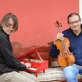AcrossDuo ed il suo inconfondibile stile cross-over a Villa Faraggiana venerdì 6 luglio AcrossDuo ed il suo inconfondibile stile cross-over a Villa Faraggiana venerdì 6 luglio