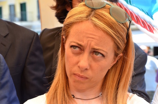 Ventimiglia: nuovo video di denuncia sul mercato della leader di Fratelli d'Italia Giorgia Meloni "Regolari circondati dagli abusivi" Ventimiglia: nuovo video di denuncia sul mercato della leader di Fratelli d'Italia Giorgia Meloni "Regolari circondati dagli abusivi"