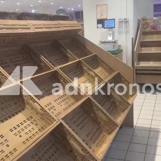Sciopero autotrasportatori, scaffali vuoti in un supermercato a Palermo Sciopero autotrasportatori, scaffali vuoti in un supermercato a Palermo