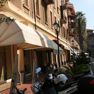Ventimiglia: stop a via Aprosio pedonale. ‘Spiriti Liberi’ a Confcommercio: “Dichiarazioni contraddittorie”