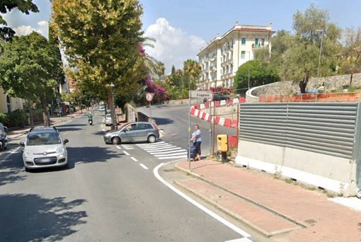Bordighera: per lavori da parte di una ditta privata istituito senso unico in Via Coggiola da monte verso mare Bordighera: per lavori da parte di una ditta privata istituito senso unico in Via Coggiola da monte verso mare