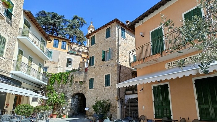 Vallebona, spiritualizzazione della materia: aprile ricco di incontri con Daiana Campaini (Foto) Vallebona, spiritualizzazione della materia: aprile ricco di incontri con Daiana Campaini (Foto)