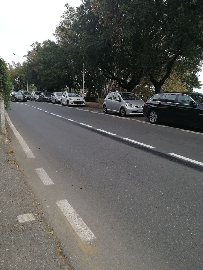 La linea tratteggiata in viale Matteotti