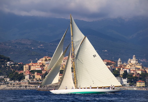 La flotta delle Vele d’Epoca di Imperia – Panerai Classic Yacht Challenge impegnata nel terzo giorno di regate