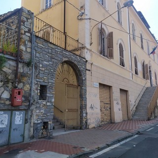 Imperia: il comune rimette in vendita l'ex asilo di via Nicolò Berio, l'acquirente dovrà demolirlo e costruire un immobile in un'altra zona della città Imperia: il comune rimette in vendita l'ex asilo di via Nicolò Berio, l'acquirente dovrà demolirlo e costruire un immobile in un'altra zona della città